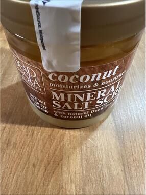 Dead Sea Scrub: Mineral Dead sea Salt & coconut oil Bath Body Scrub Large 660g